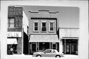 165 N IOWA ST, a Commercial Vernacular retail building, built in Dodgeville, Wisconsin in 1910.