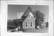 906 N MAIN ST, a Gabled Ell house, built in Dodgeville, Wisconsin in 1870.