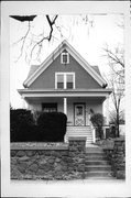 815 HARVEY AVE, a Cross Gabled house, built in Watertown, Wisconsin in 1915.