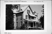 717 MARTIN ST, a Queen Anne house, built in Mauston, Wisconsin in 1875.