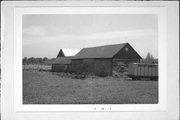 VALLEY RD, E SIDE, .33 M N OF TOWN LINE, a Astylistic Utilitarian Building barn, built in Luxemburg, Wisconsin in .