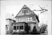 615 S 5TH AVE, a Queen Anne house, built in La Crosse, Wisconsin in 1880.