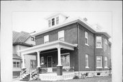 721 S 5TH AVE, a American Foursquare house, built in La Crosse, Wisconsin in 1903.