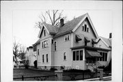 323 S 20TH ST 323 S 20TH ST, a Queen Anne house, built in La Crosse, Wisconsin in .