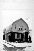 1800 MADISON ST, a Dutch Colonial Revival house, built in La Crosse, Wisconsin in .