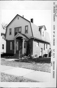 1800 MADISON ST, a Dutch Colonial Revival house, built in La Crosse, Wisconsin in .