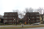 2029-2041 W WISCONSIN AVE, a Arts and Crafts apartment/condominium, built in Milwaukee, Wisconsin in 1914.