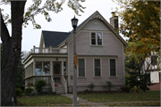 5915 N LAKE DR, a Queen Anne house, built in Whitefish Bay, Wisconsin in 1893.