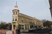 1409, 1417, 1421, 1423, 1425 UNDERWOOD AVE & 722 W STATE ST, a Queen Anne small retail building, built in Wauwatosa, Wisconsin in 1897.