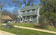 601 CHAPMAN ST, a Dutch Colonial Revival house, built in Madison, Wisconsin in 1931.