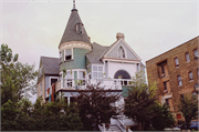2619 W STATE ST, a Queen Anne house, built in Milwaukee, Wisconsin in 1889.