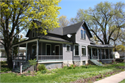 133 S HURON ST, a Queen Anne house, built in De Pere, Wisconsin in 1906.