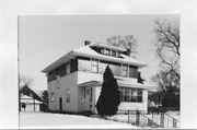 2325 MAIN ST, a American Foursquare house, built in La Crosse, Wisconsin in 1915.