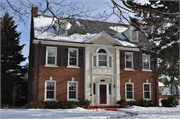 903 LINCOLN BLVD, a Colonial Revival/Georgian Revival house, built in Manitowoc, Wisconsin in 1929.
