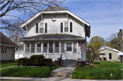 924 LINCOLN BLVD 924 LINCOLN BLVD, a Front Gabled house, built in Manitowoc, Wisconsin in 1917.