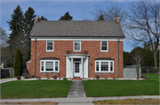 1122 LINCOLN BLVD, a Colonial Revival/Georgian Revival house, built in Manitowoc, Wisconsin in 1940.