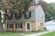 9312 W Harding Boulevard, a Colonial Revival/Georgian Revival house, built in Wauwatosa, Wisconsin in 1950.