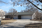 2376 N Menomonee River Parkway, a Ranch house, built in Wauwatosa, Wisconsin in 1950.
