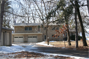 2913 BAYSHORE DR, a Contemporary house, built in Campbell, Wisconsin in 1965.