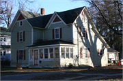 914 6TH AVE E, a Gabled Ell house, built in Menomonie, Wisconsin in 1900.