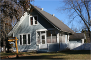 932 STOUT ST NE 932 STOUT ST NE, a Front Gabled house, built in Menomonie, Wisconsin in 1920.