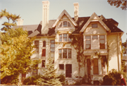 511 E WALWORTH AVE, a Queen Anne house, built in Delavan, Wisconsin in 1884.