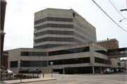 500 N 3RD ST, a Contemporary bank/financial institution, built in Wausau, Wisconsin in 1975.