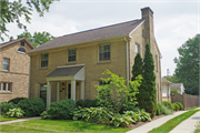 7035 GRAND PKWY, a Colonial Revival/Georgian Revival house, built in Wauwatosa, Wisconsin in 1939.