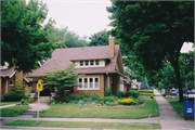 5204 W WASHINGTON BLVD, a Bungalow house, built in Milwaukee, Wisconsin in 1922.
