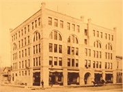 401 MAIN ST 401 MAIN ST, a Romanesque Revival bank/financial institution, built in La Crosse, Wisconsin in 1885.