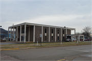 300 E Blackhawk Ave, a Contemporary bank/financial institution, built in Prairie du Chien, Wisconsin in 1968.