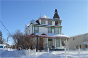 1014 JOHN AVE, a Queen Anne house, built in Superior, Wisconsin in 1898.