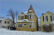 2315 E 4TH ST, a Queen Anne house, built in Superior, Wisconsin in 1880.