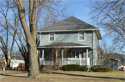 628 S Beaumont Rd, a American Foursquare house, built in Prairie du Chien, Wisconsin in 1910.