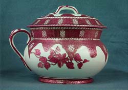 Decorated chamber pot with lid